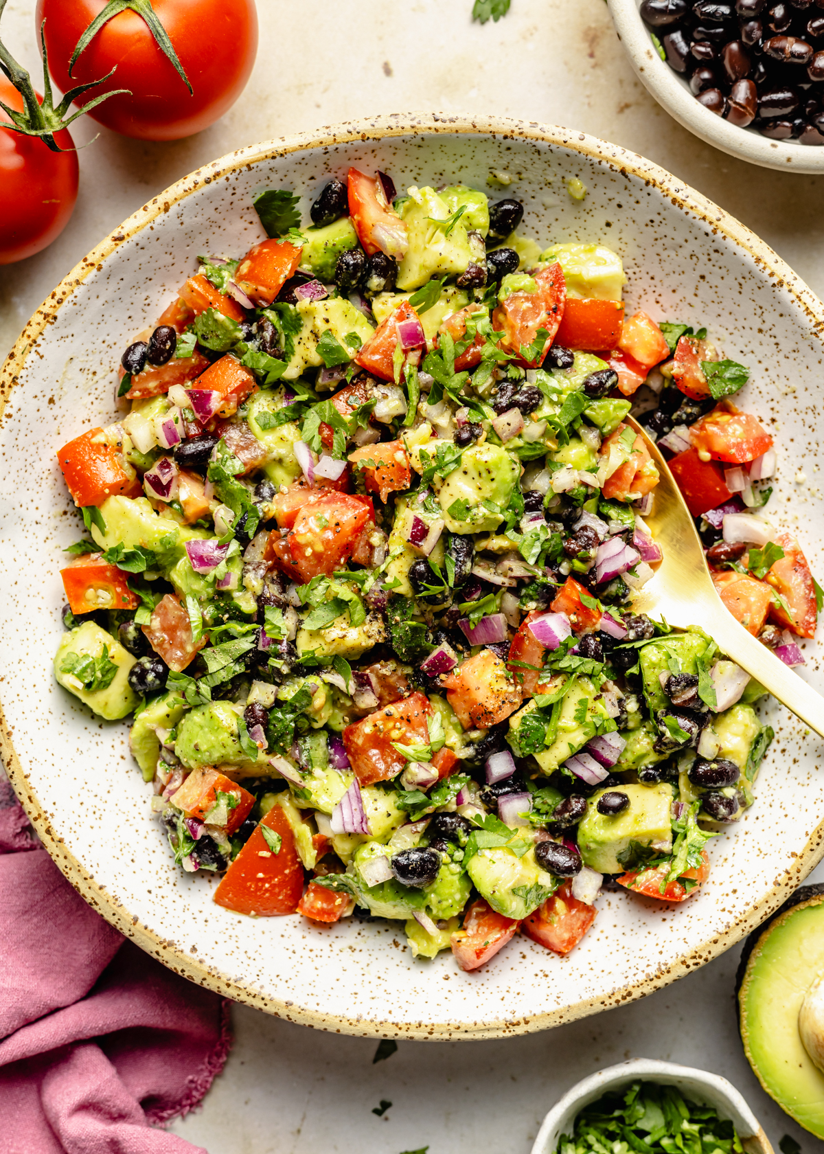 Avocado Black Bean Salad: Zesty Vinaigrette & Fresh Flavors